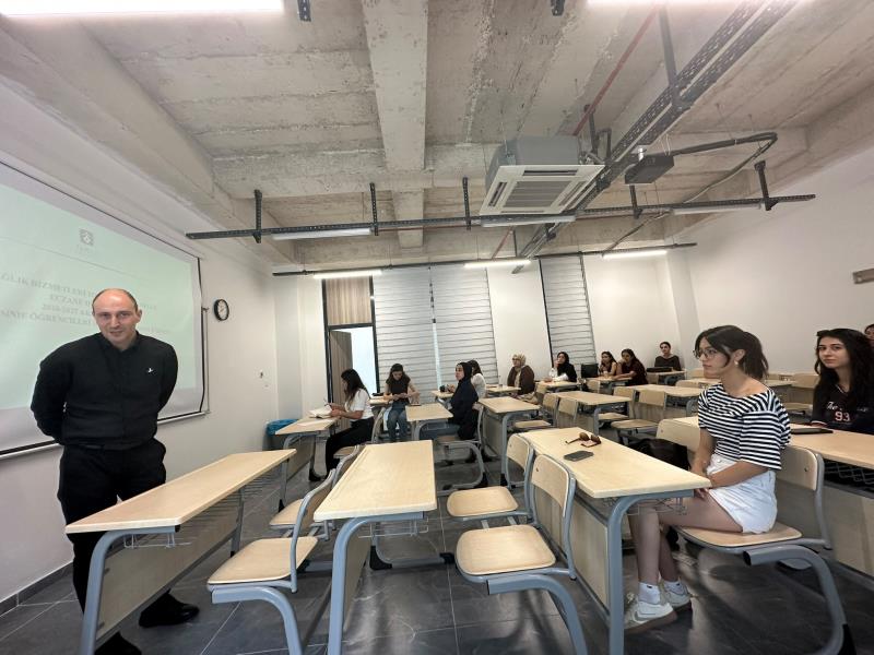 Eczane Hizmetleri Programı Öğrencilerine Oryantasyon Eğitimi Gerçekleştirildi.